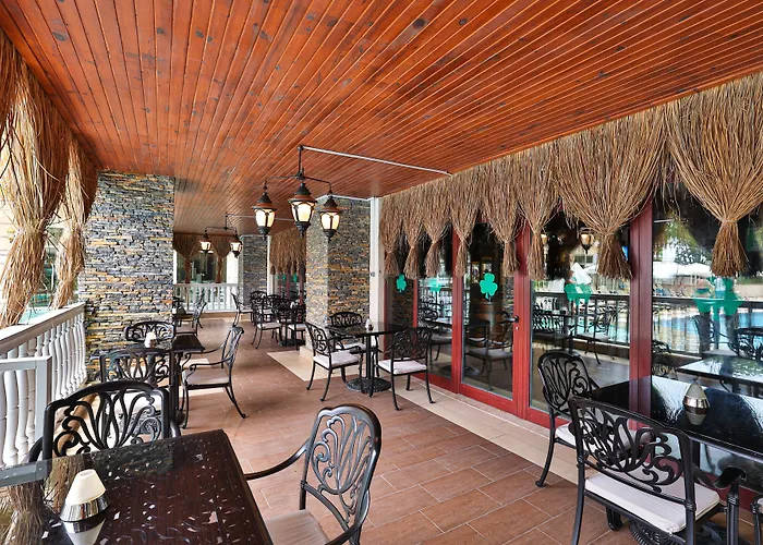 منتجع Crystal Palace Luxury &