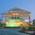 Crystal Palace Luxury & 5* Side