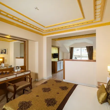 Курортний комплекс Crystal Palace Luxury & Сіде