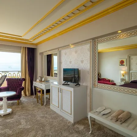 Crystal Palace Luxury & Курортний комплекс 5*