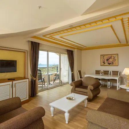 Crystal Palace Luxury & Курортний комплекс