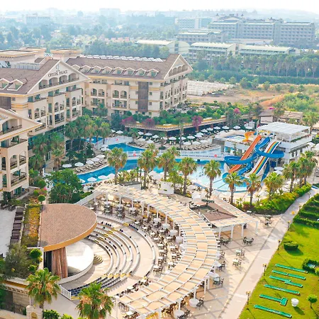 منتجع Crystal Palace Luxury &