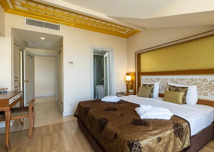 Crystal Palace Luxury & Ośrodek wypoczynkowy 5*