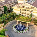 Crystal Palace Luxury & Station touristique