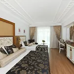 Crystal Palace Luxury & Station touristique
