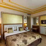 Crystal Palace Luxury & 5* Sidé