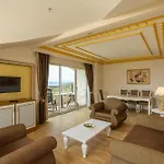 Crystal Palace Luxury & Station touristique