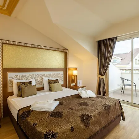 Crystal Palace Luxury Y Resort