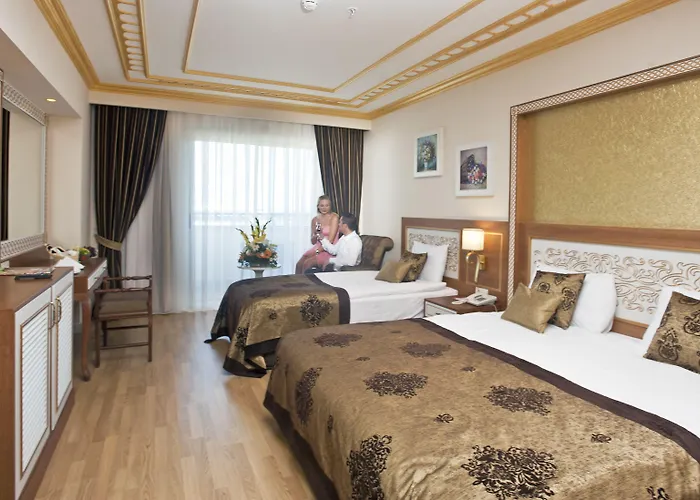 Crystal Palace Luxury & Üdülőközpont 5*