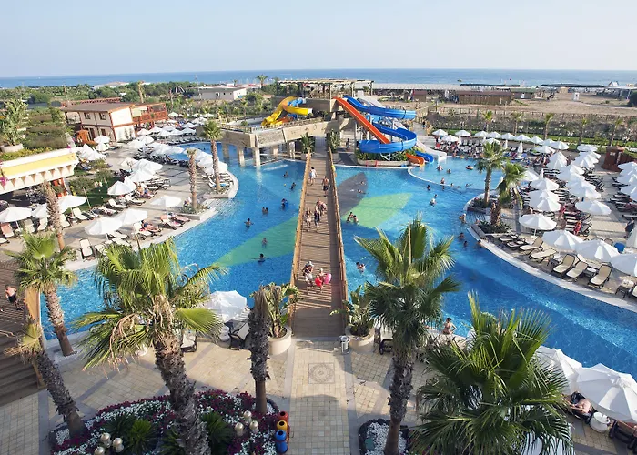 Crystal Palace Luxury & Üdülőközpont 5*