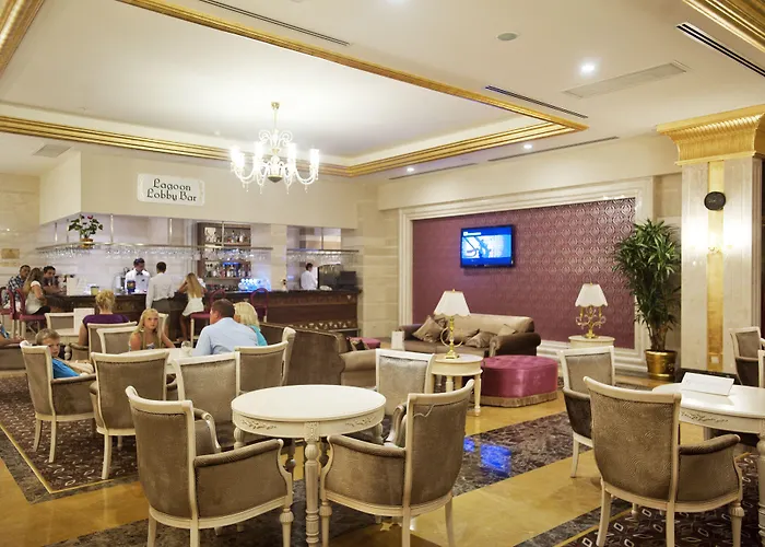 Crystal Palace Luxury & Üdülőközpont