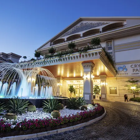 Crystal Palace Luxury & Üdülőközpont 5*
